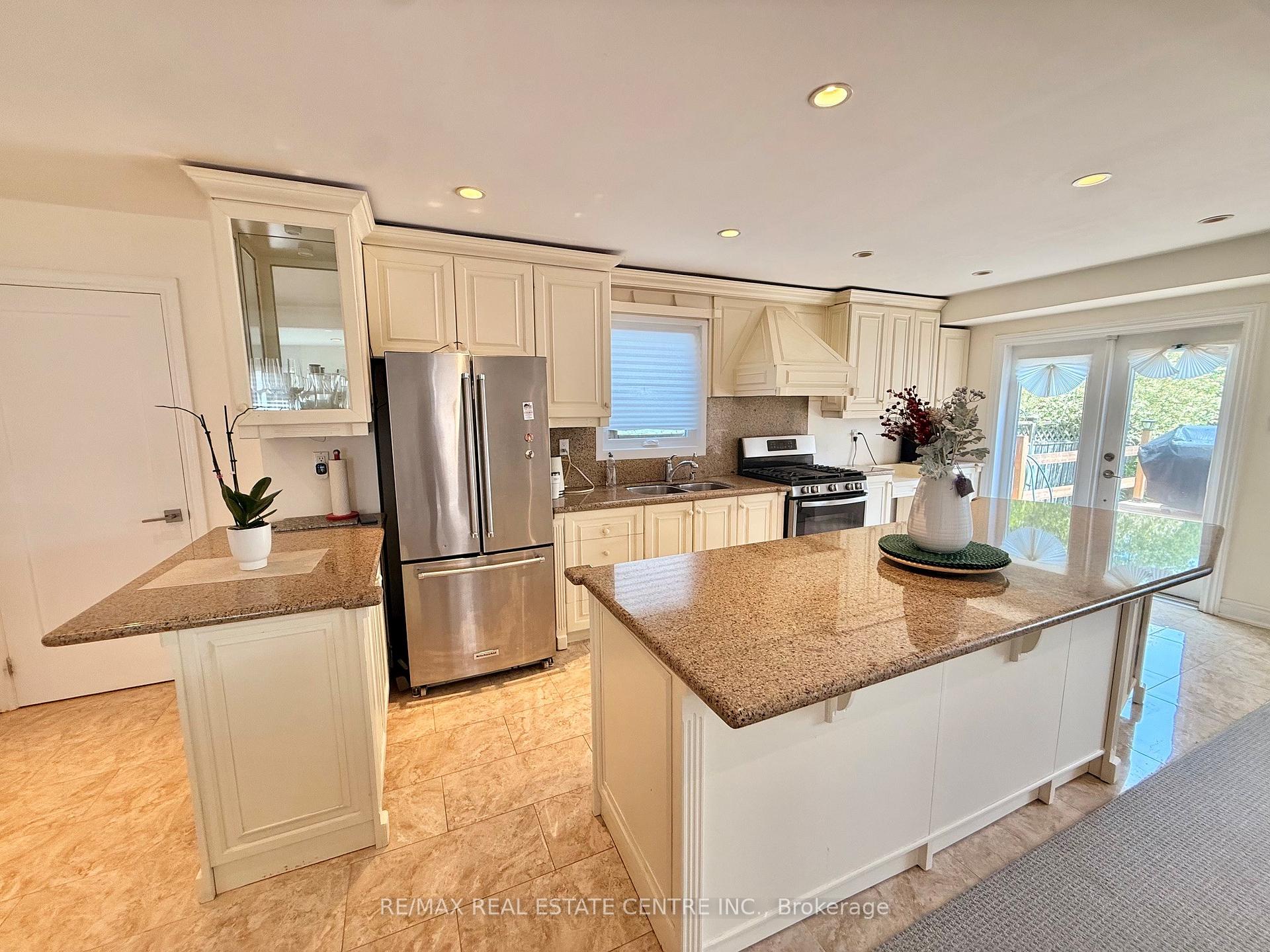 Photo 4 of 2197 Munn's Avenue, Oakville, River Oaks — HOMEH