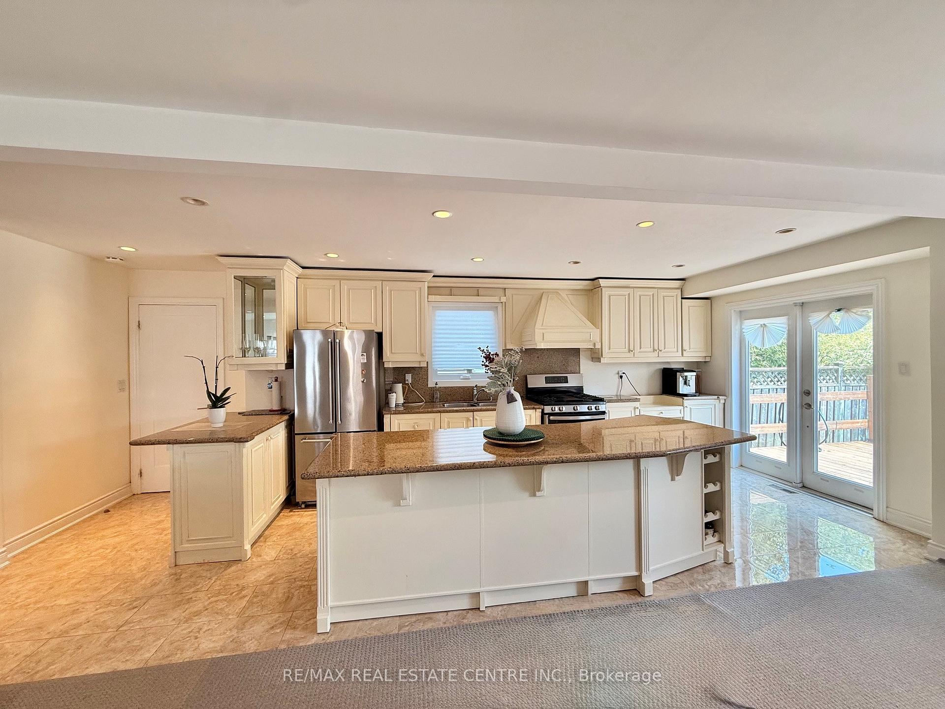 Photo 5 of 2197 Munn's Avenue, Oakville, River Oaks — HOMEH