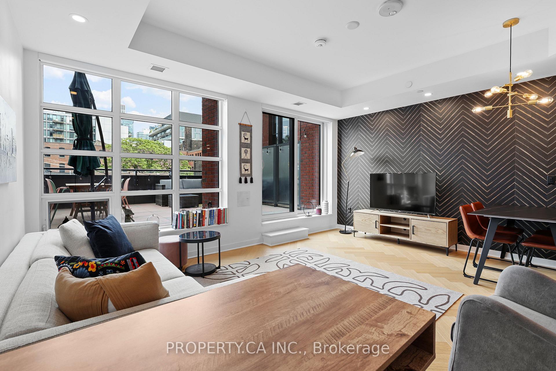 Front of Unit 303, 501 Adelaide Street W