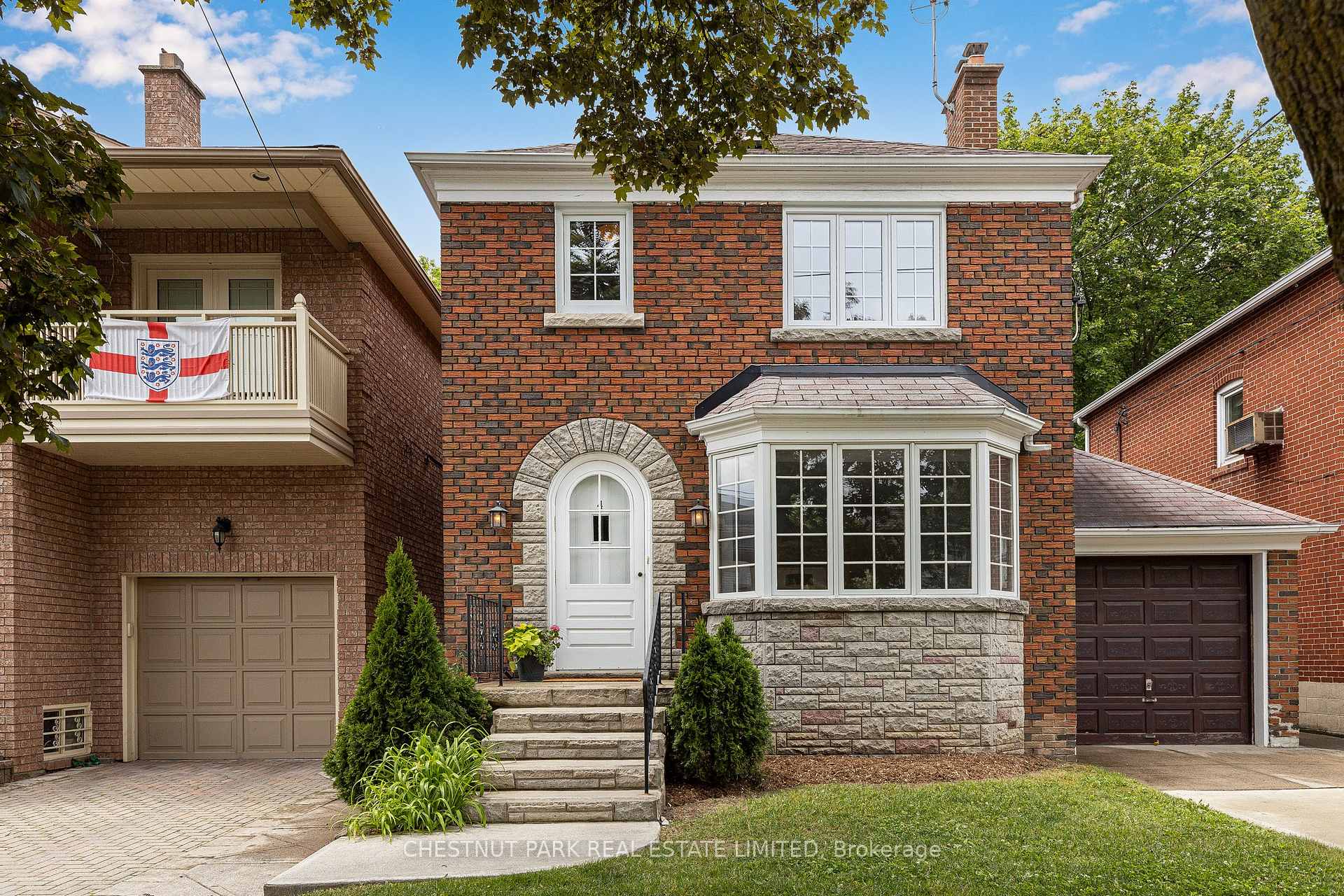 Photo 2 of 4 Roxville Avenue, Toronto, Leaside — HOMEH