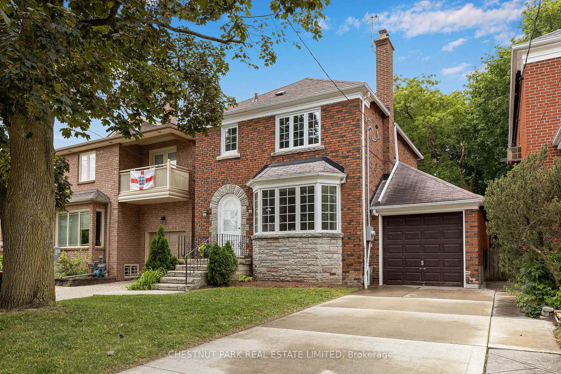 Photo 3 of 4 Roxville Avenue, Toronto, Leaside — HOMEH