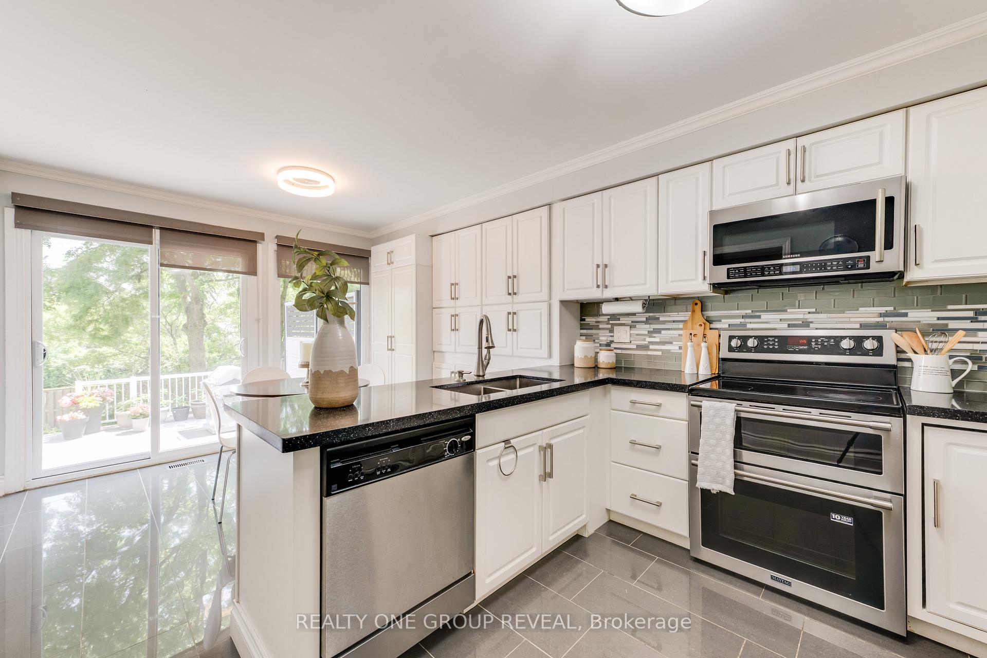 Photo 14 of 1531 Rawlings Drive, Pickering, Liverpool — HOMEH