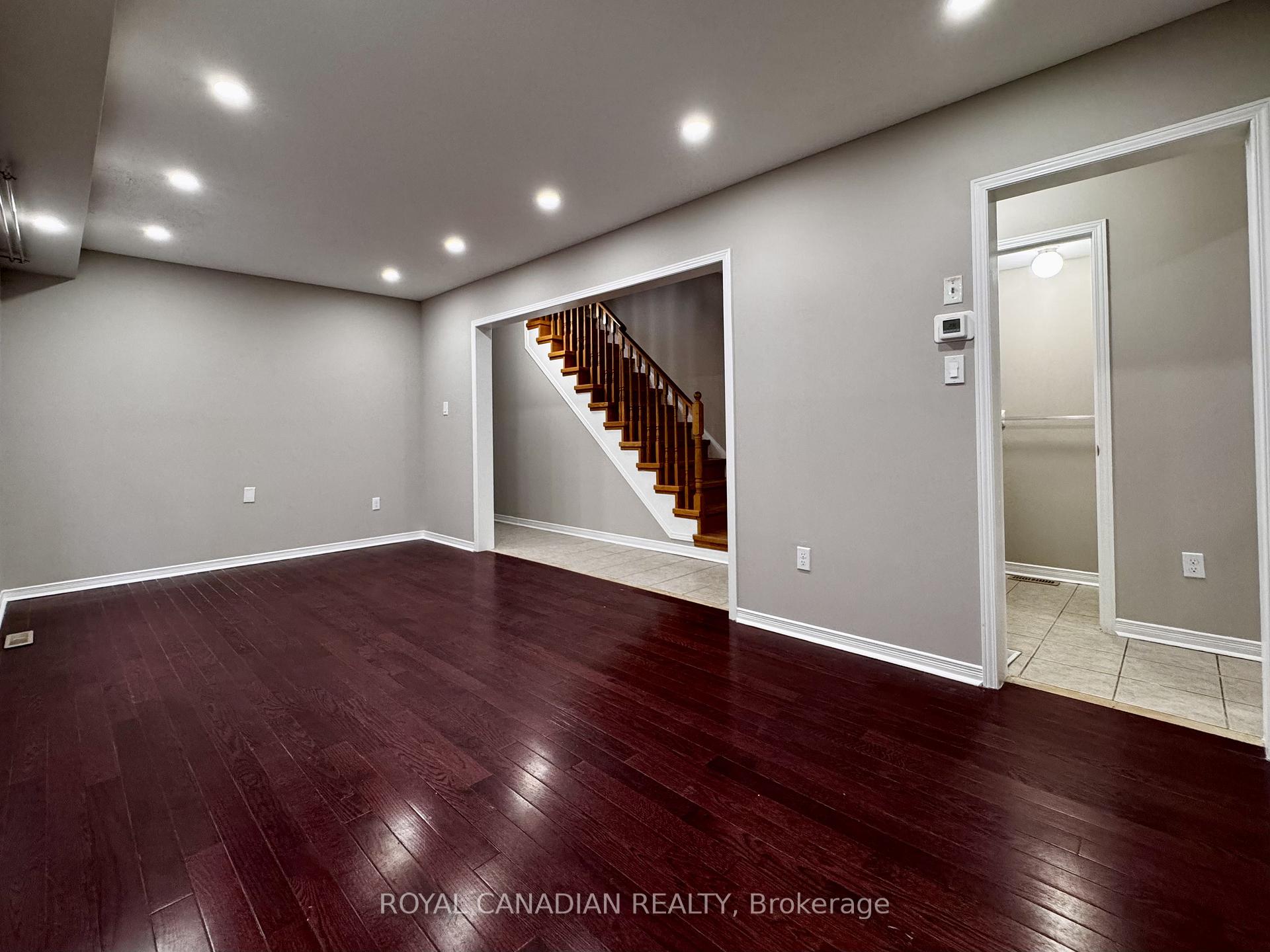 Photo 2 of 10 Guinevere Road, Markham, Cedarwood — HOMEH