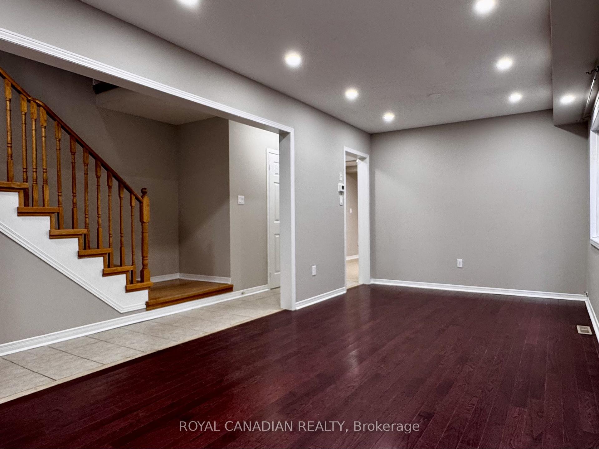 Photo 3 of 10 Guinevere Road, Markham, Cedarwood — HOMEH