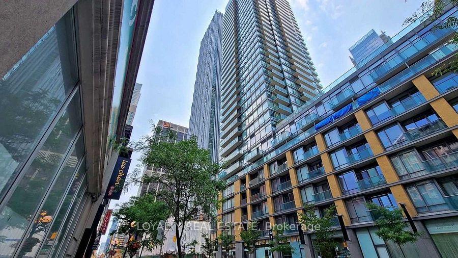 Front of Unit 2911, 1 Yorkville Avenue