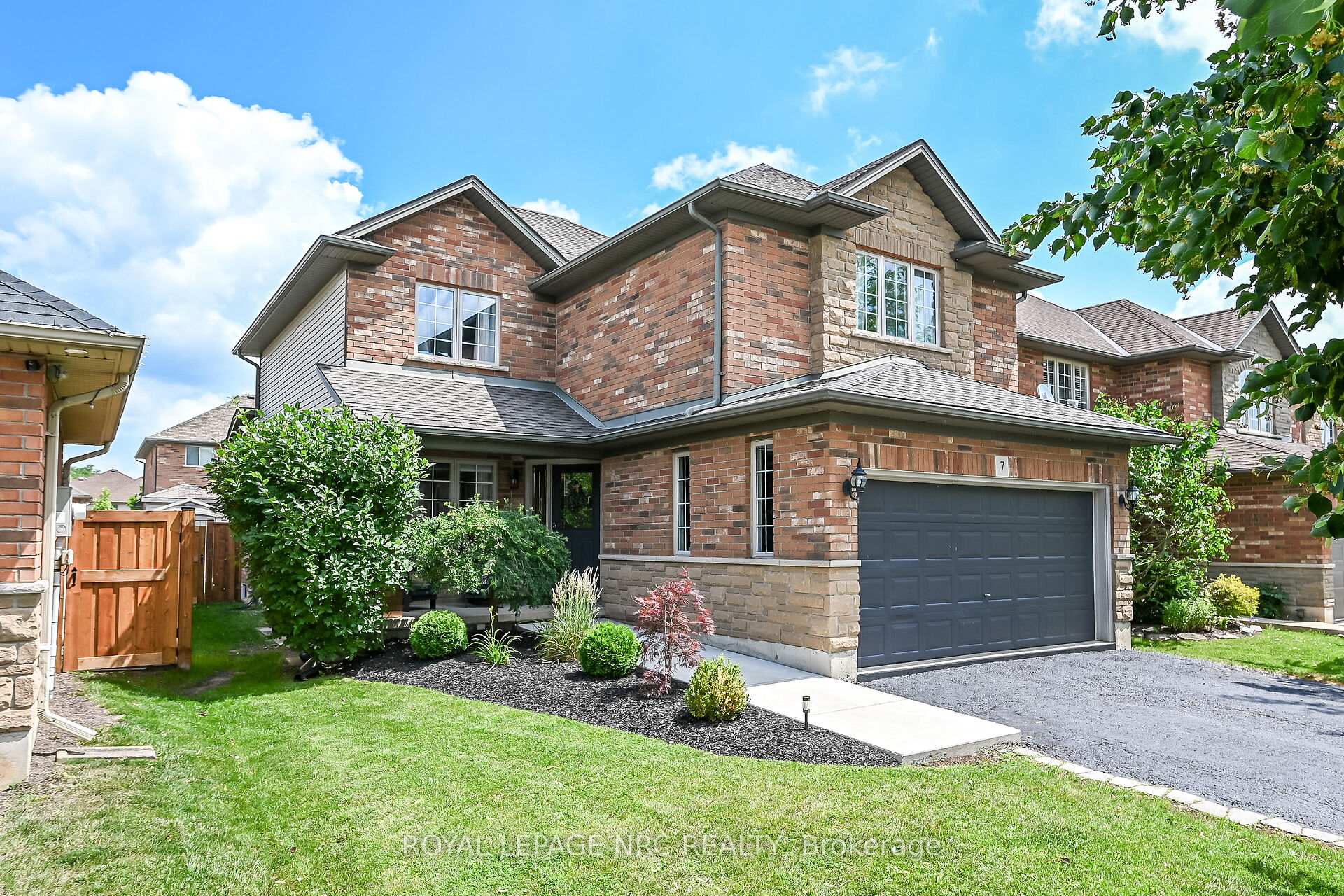 Photo 2 of 7 Etherington Crescent, Hamilton, Binbrook — HOMEH