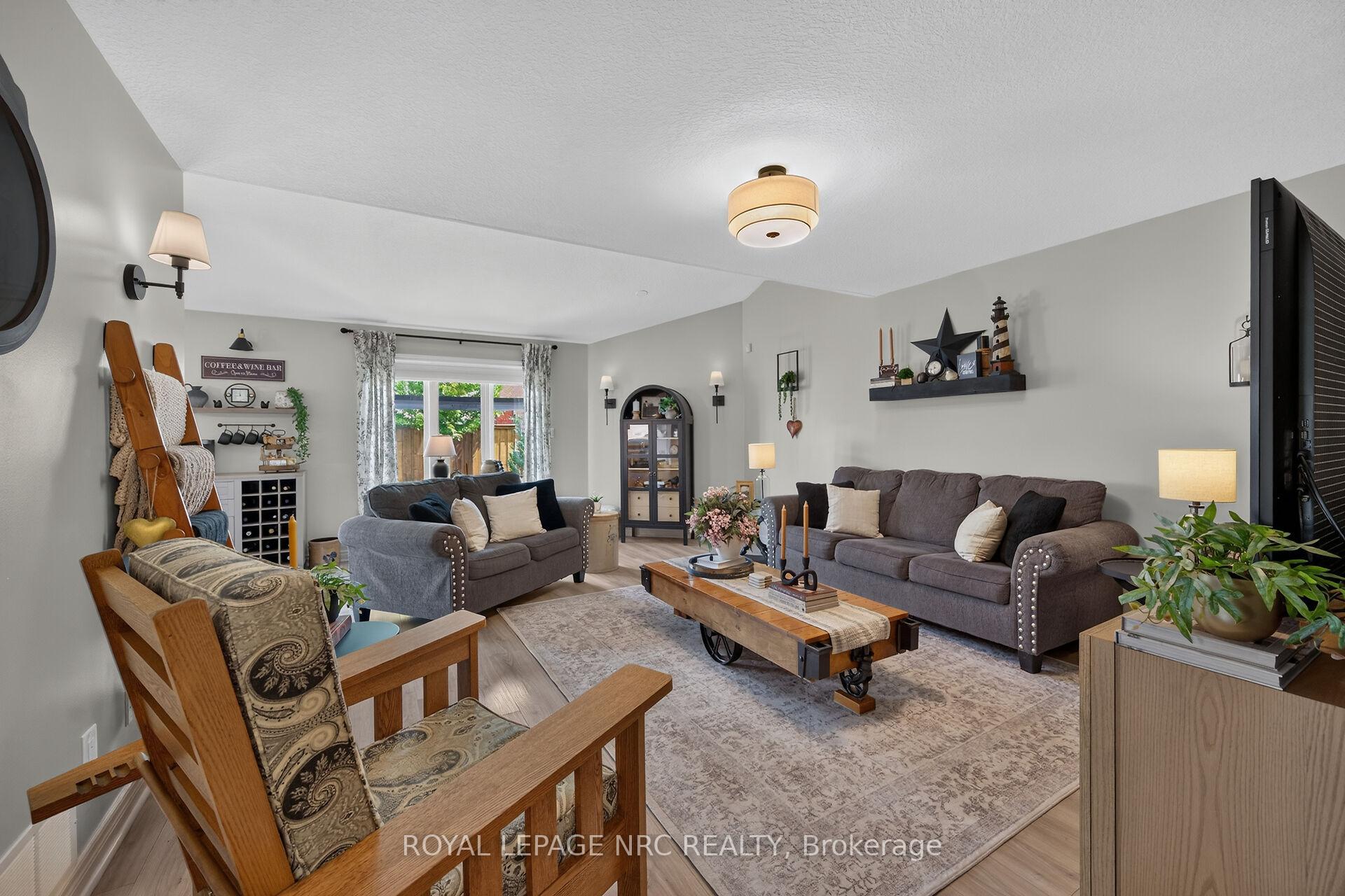 Photo 9 of 7 Etherington Crescent, Hamilton, Binbrook — HOMEH