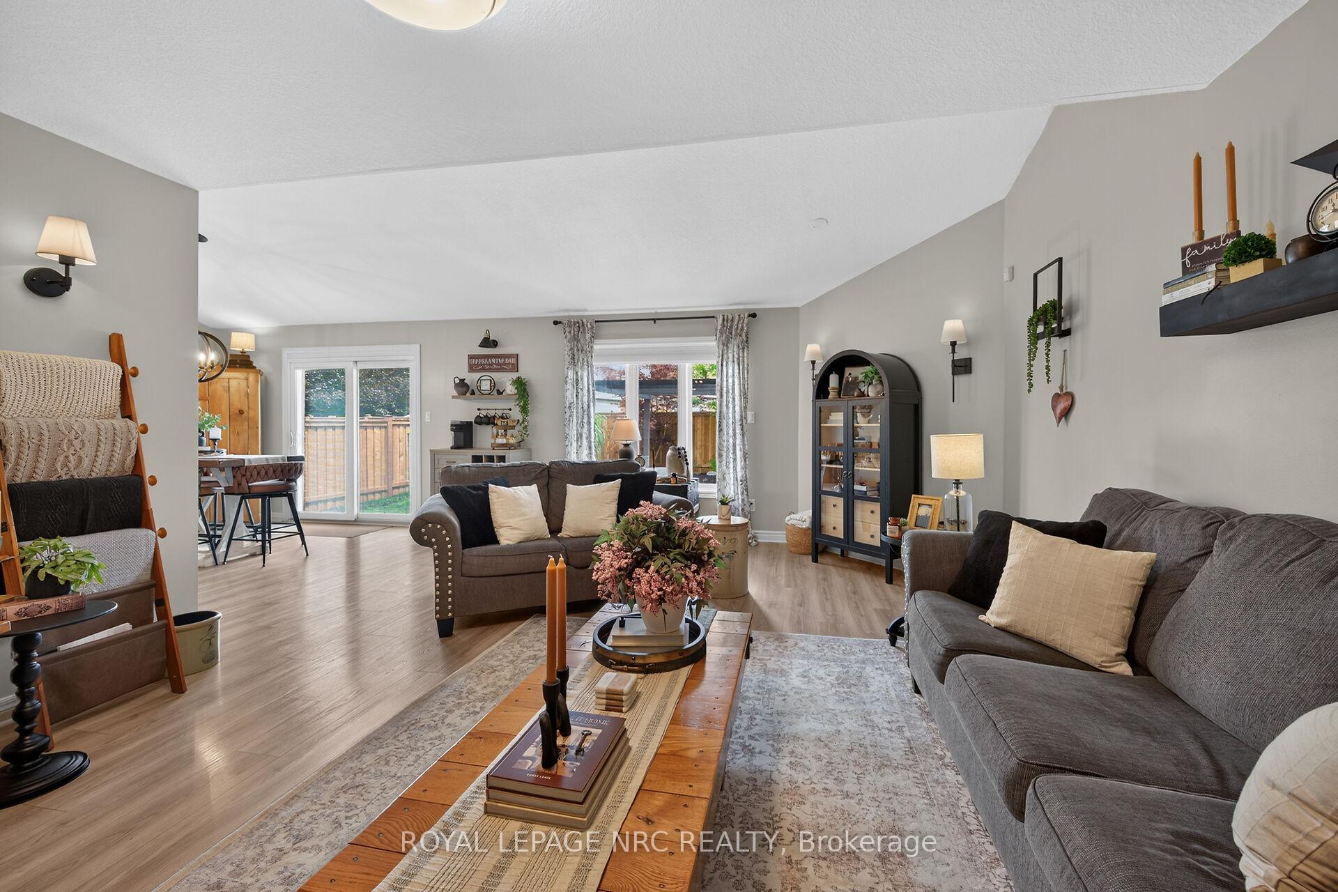 Photo 10 of 7 Etherington Crescent, Hamilton, Binbrook — HOMEH