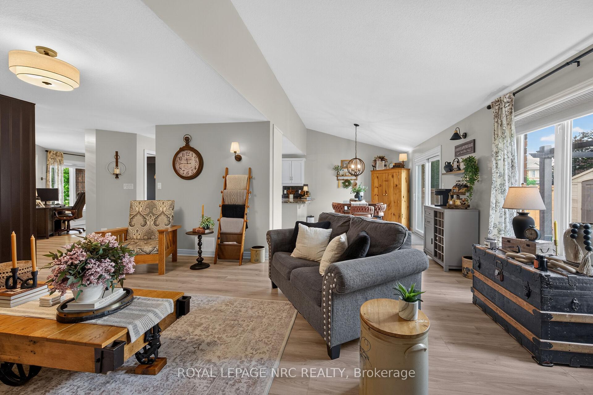 Photo 11 of 7 Etherington Crescent, Hamilton, Binbrook — HOMEH