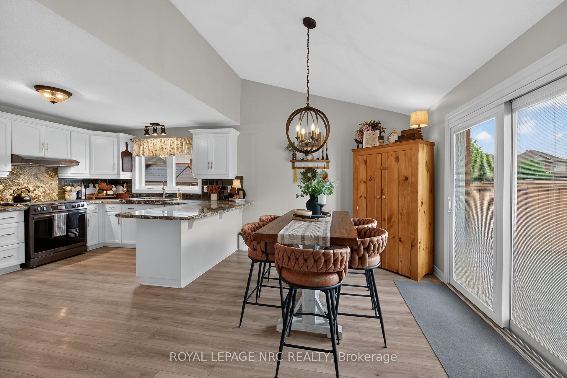 Photo 12 of 7 Etherington Crescent, Hamilton, Binbrook — HOMEH