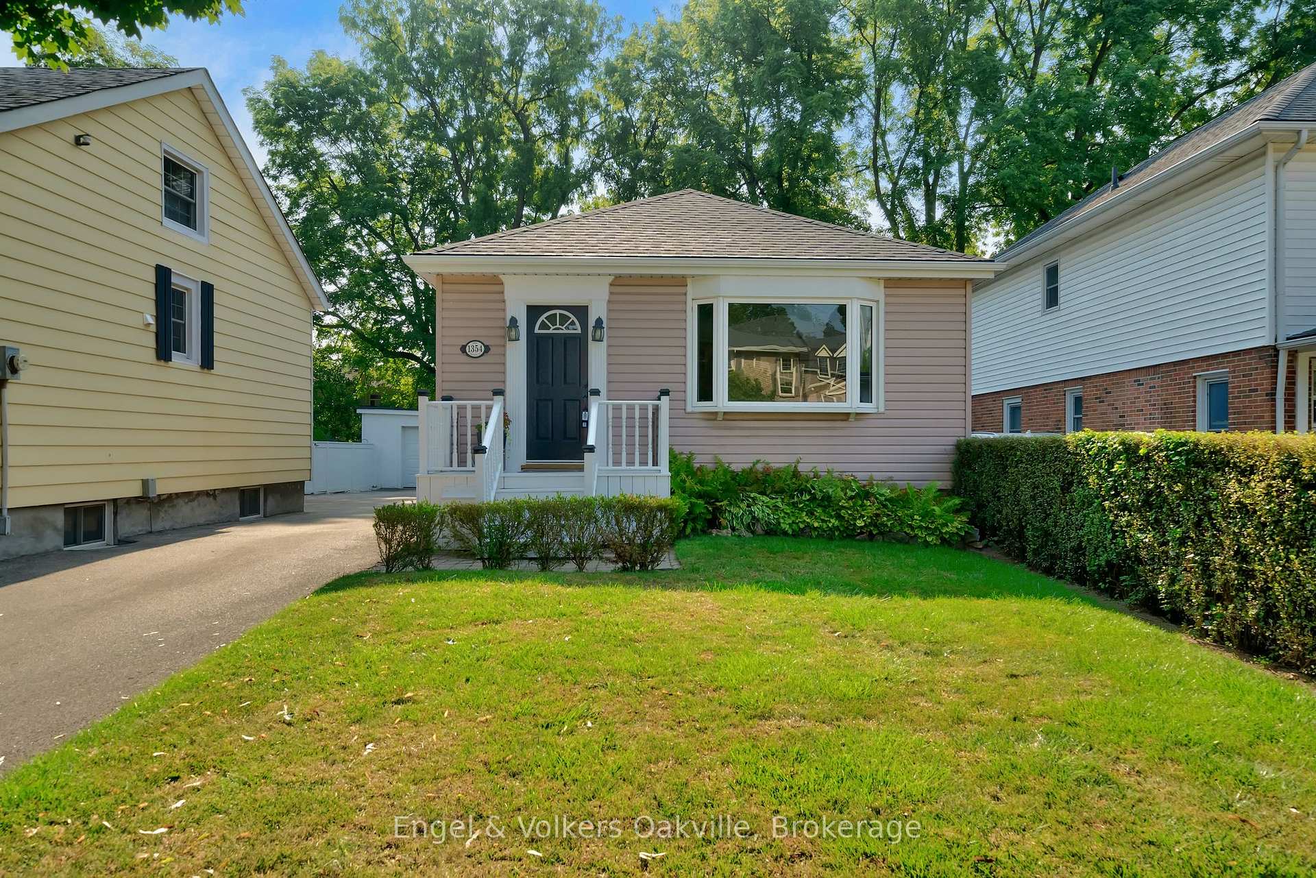 Photo 2 of 1354 Ontario Street, Burlington, Brant — HOMEH