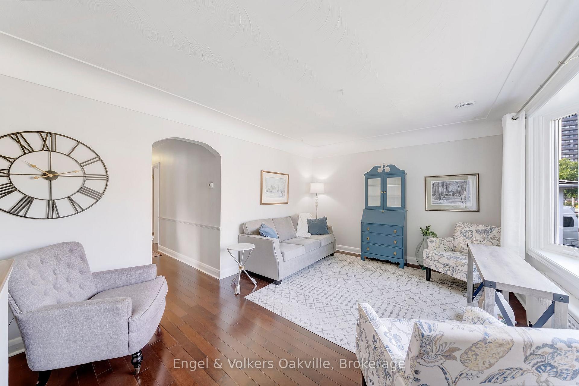 Photo 3 of 1354 Ontario Street, Burlington, Brant — HOMEH