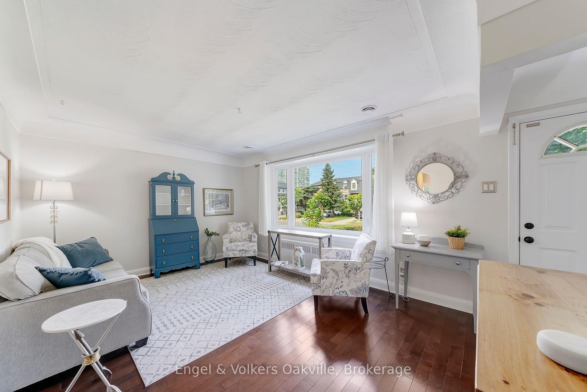 Photo 4 of 1354 Ontario Street, Burlington, Brant — HOMEH
