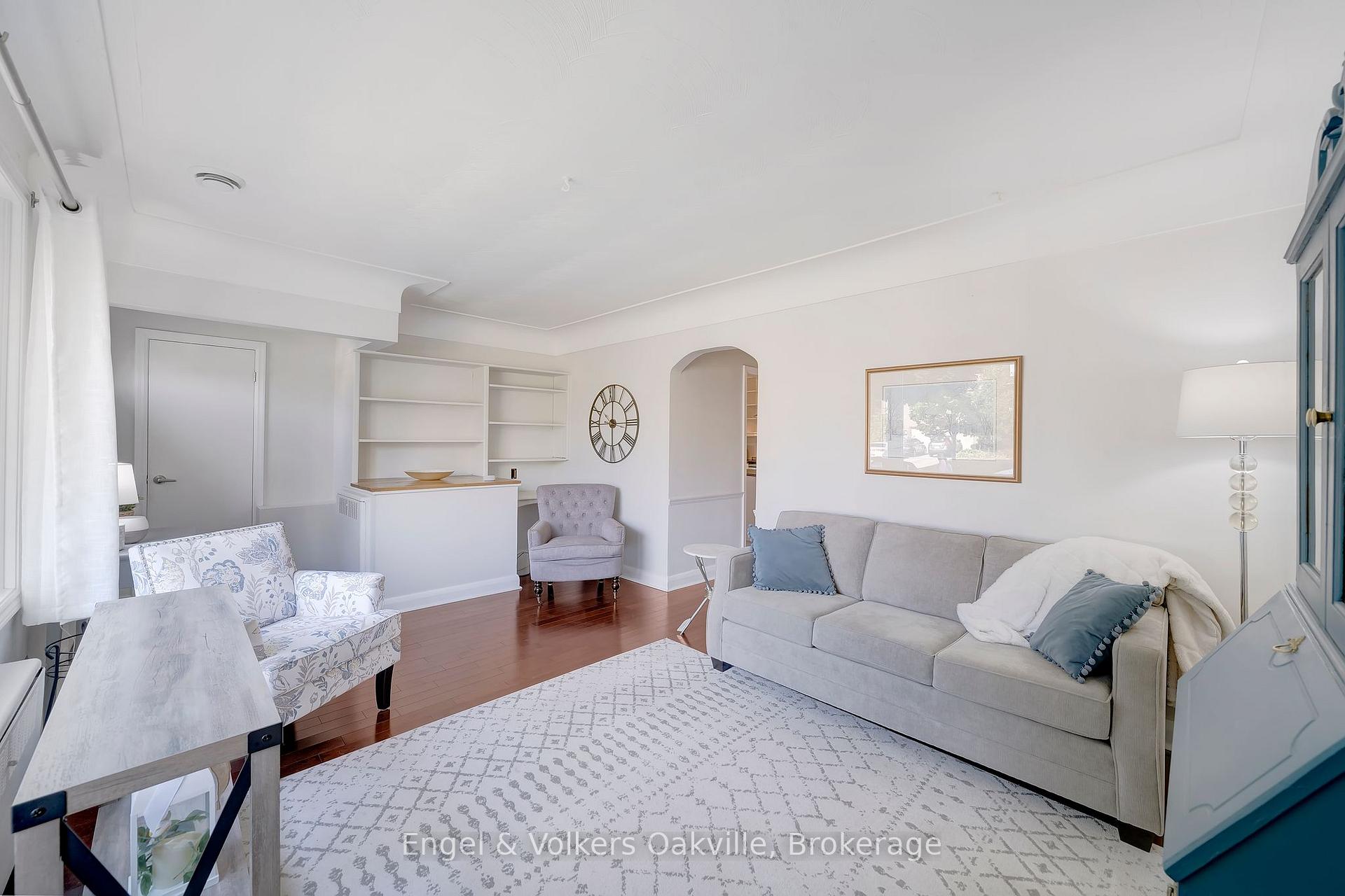 Photo 5 of 1354 Ontario Street, Burlington, Brant — HOMEH