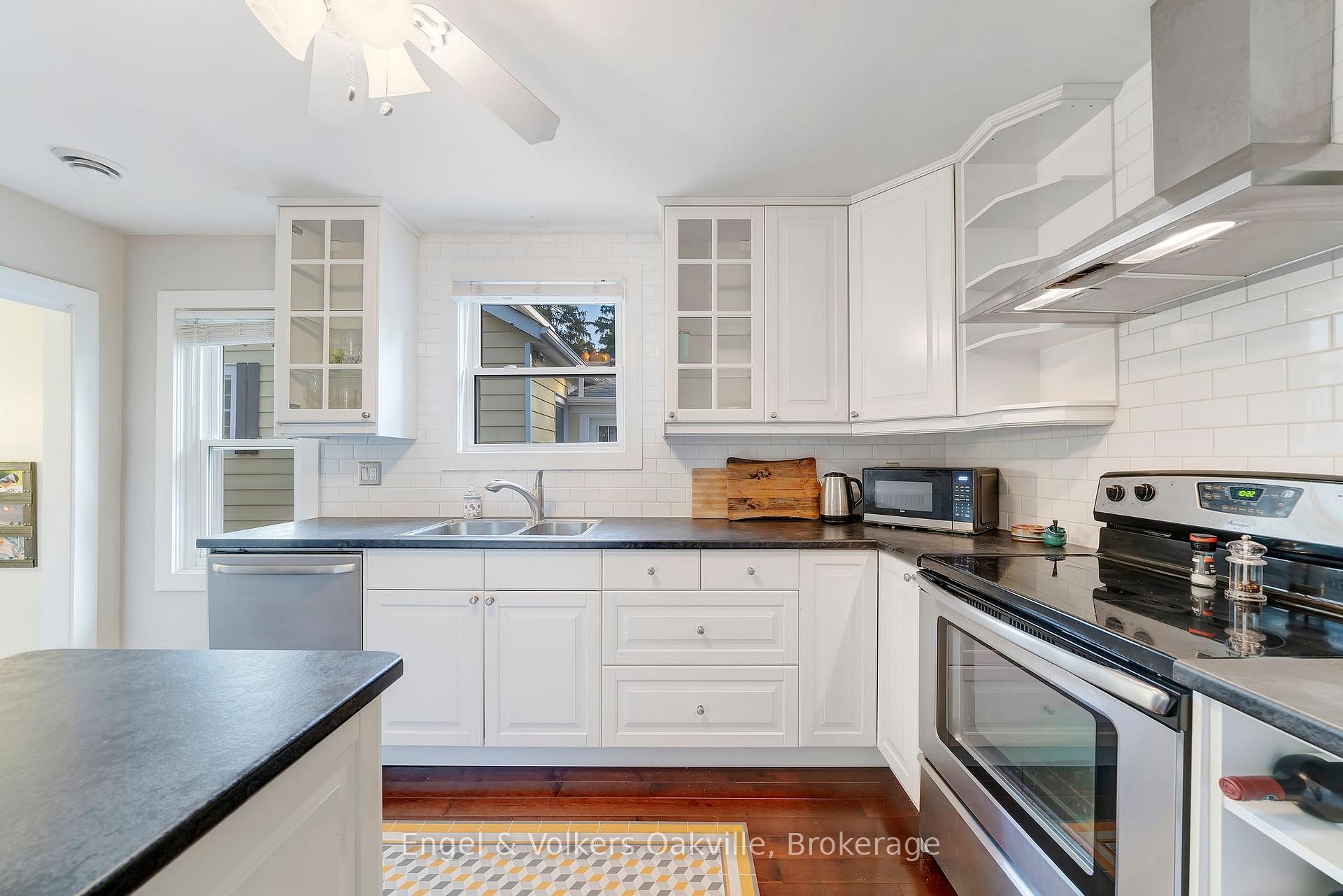 Photo 9 of 1354 Ontario Street, Burlington, Brant — HOMEH