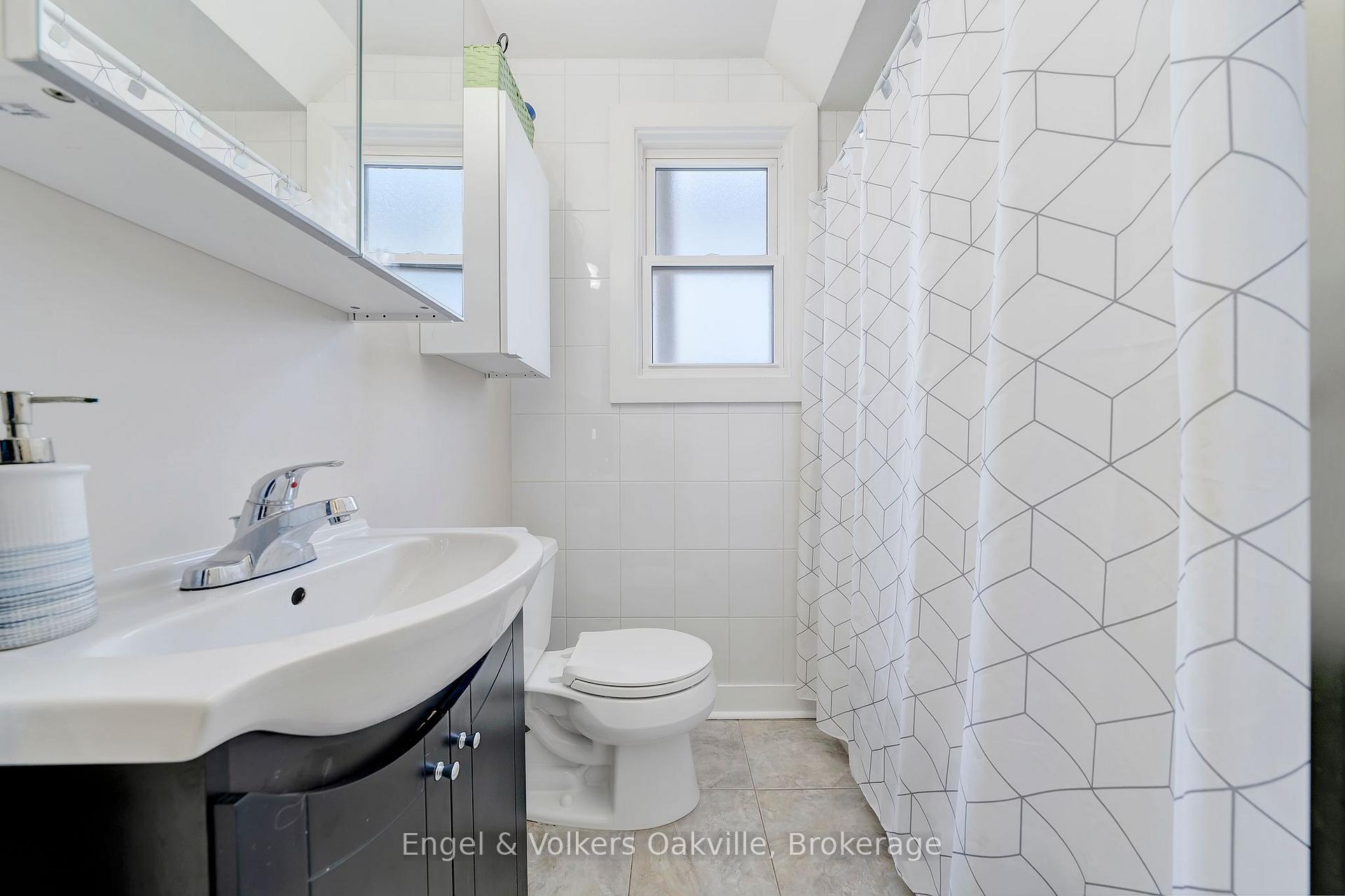 Photo 13 of 1354 Ontario Street, Burlington, Brant — HOMEH