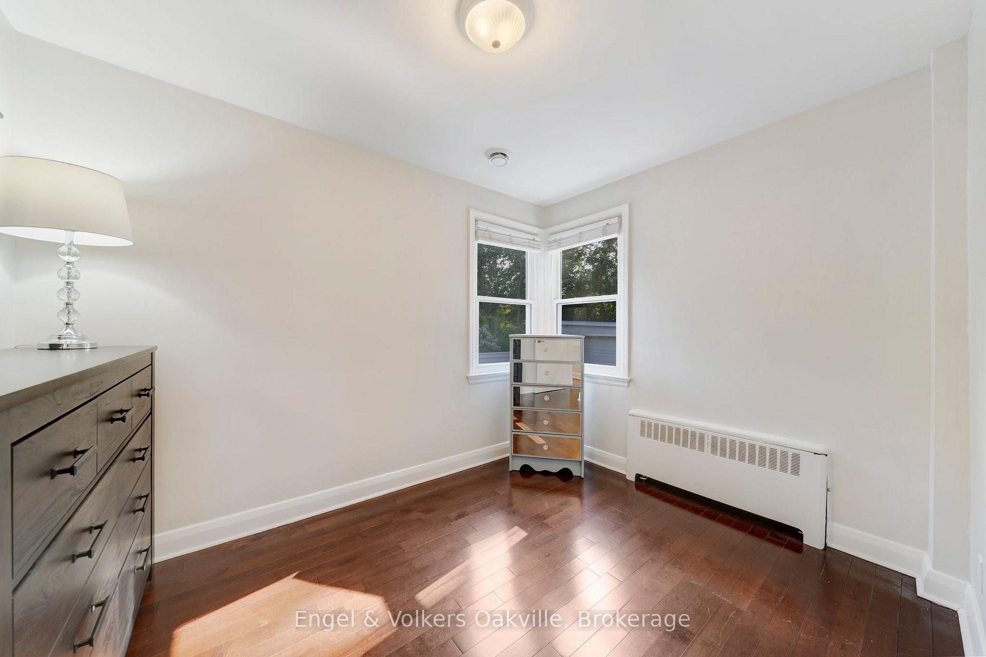 Photo 14 of 1354 Ontario Street, Burlington, Brant — HOMEH