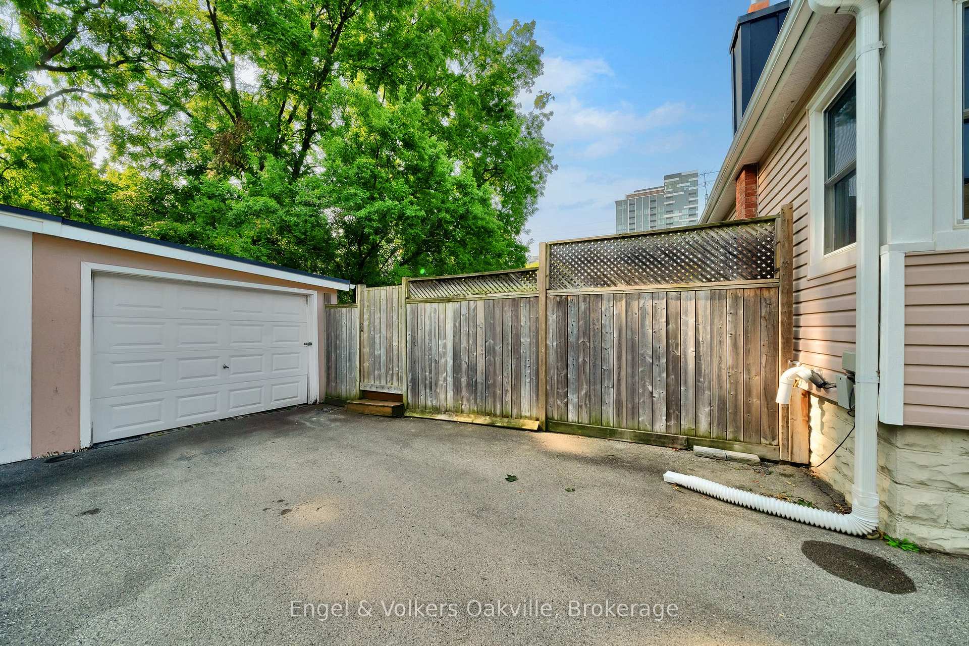 Photo 21 of 1354 Ontario Street, Burlington, Brant — HOMEH