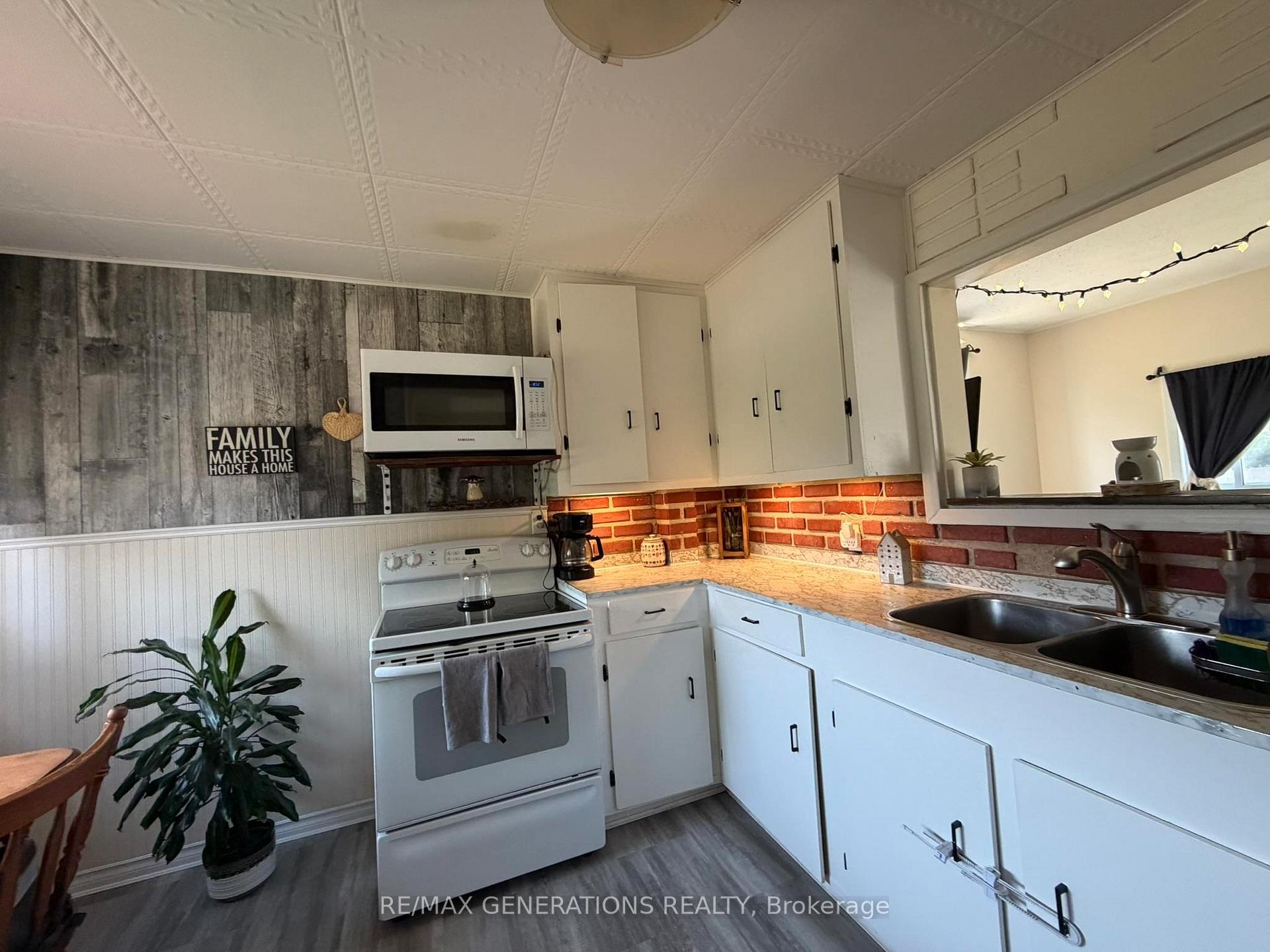 Photo 4 of 261 Balsam Street, Thunder Bay, Shuniah — HOMEH