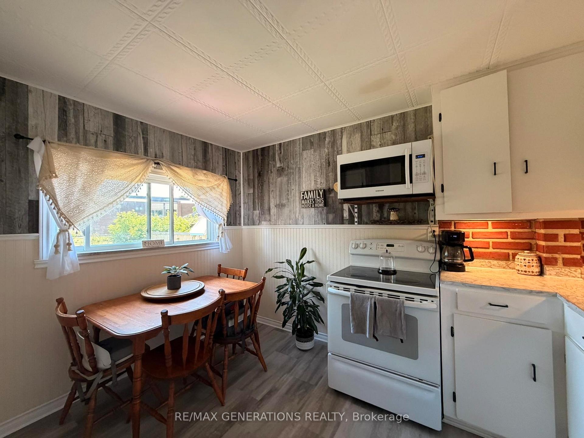 Photo 5 of 261 Balsam Street, Thunder Bay, Shuniah — HOMEH