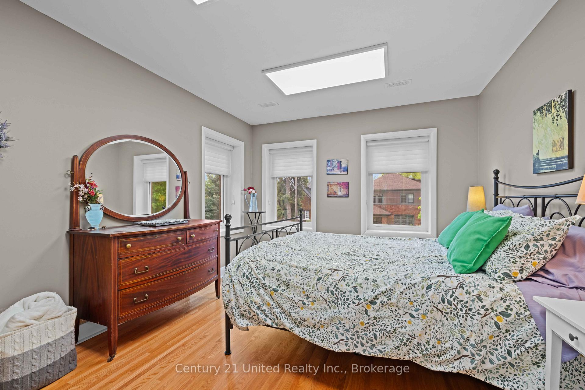 Photo 15 of 516 Hunter Street W, Peterborough, Town Ward 3 — HOMEH