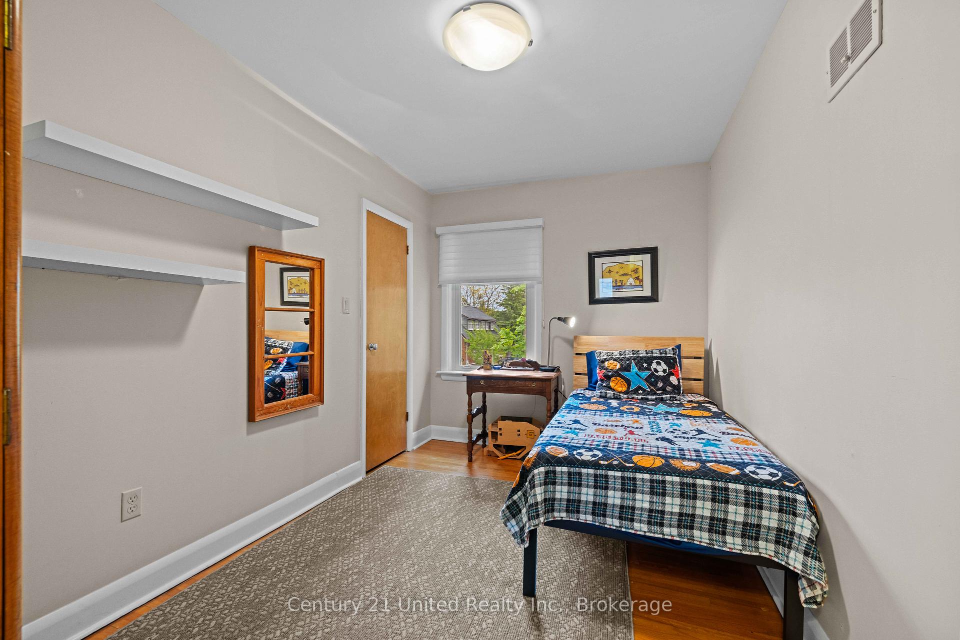 Photo 19 of 516 Hunter Street W, Peterborough, Town Ward 3 — HOMEH