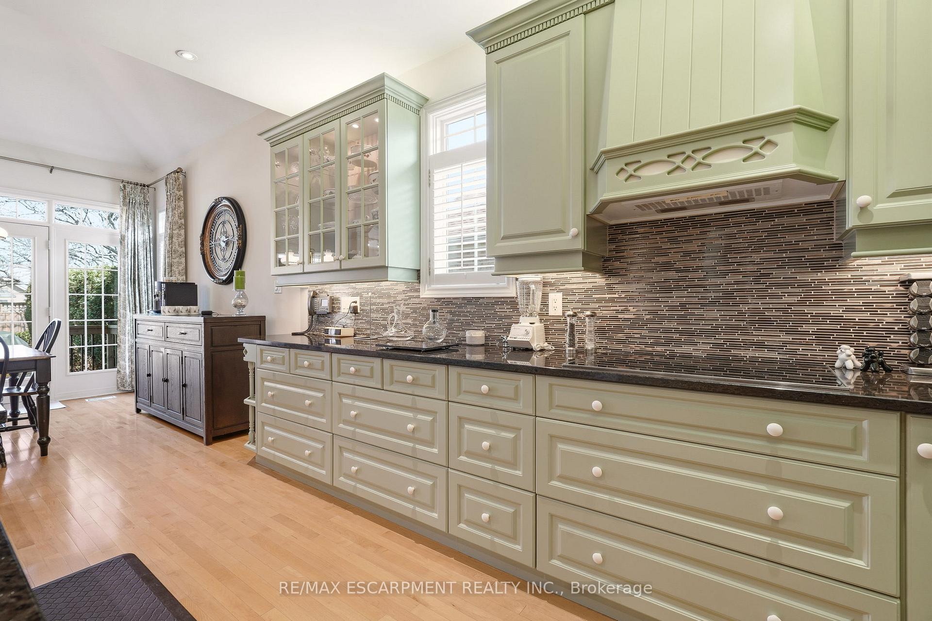 Photo 11 of 4172 Stonebridge Crescent, Burlington, Rose — HOMEH
