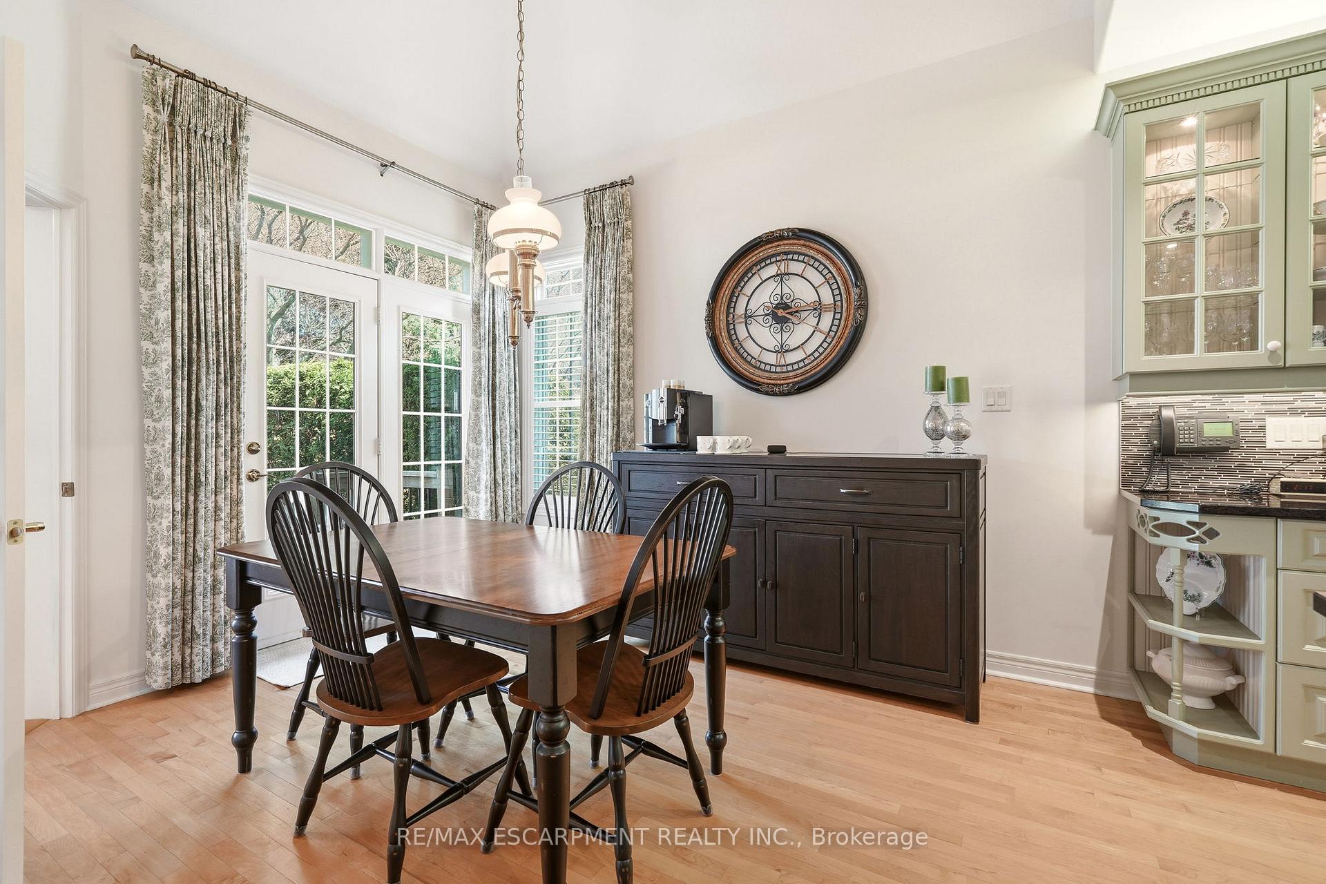 Photo 17 of 4172 Stonebridge Crescent, Burlington, Rose — HOMEH