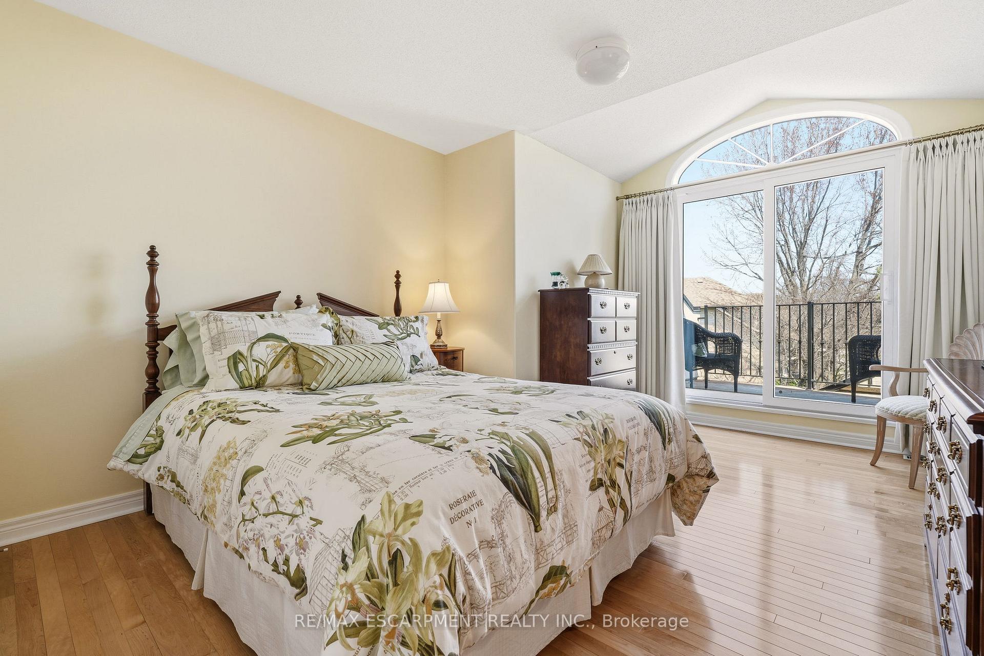 Photo 33 of 4172 Stonebridge Crescent, Burlington, Rose — HOMEH