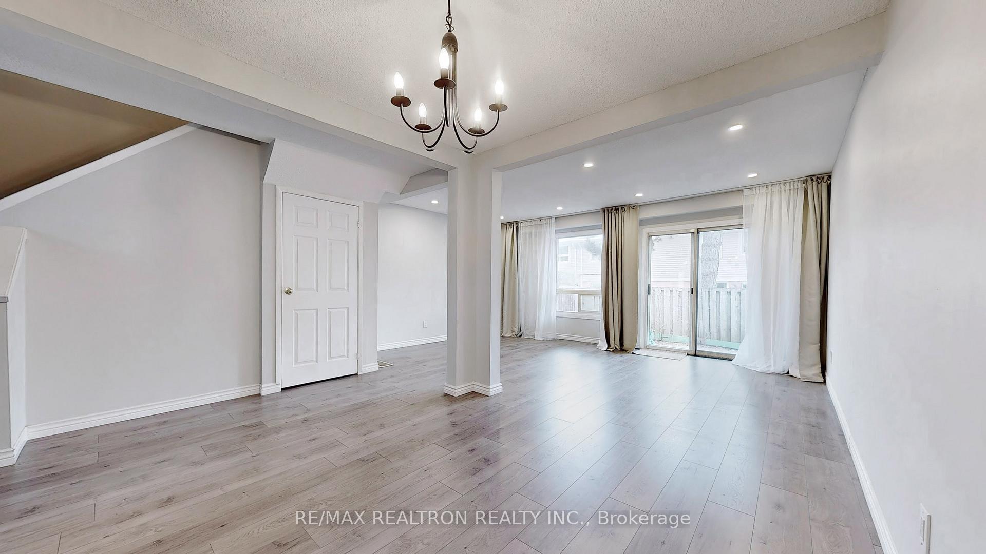 Photo 2 of Unit 60, 2079 The Collegeway Way, Mississauga, Erin Mills — HOMEH