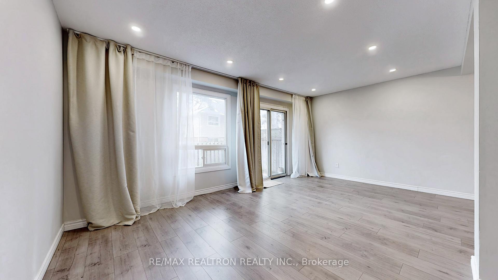 Photo 3 of Unit 60, 2079 The Collegeway Way, Mississauga, Erin Mills — HOMEH