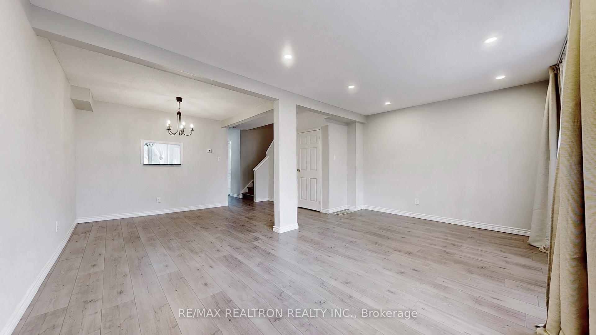 Photo 4 of Unit 60, 2079 The Collegeway Way, Mississauga, Erin Mills — HOMEH