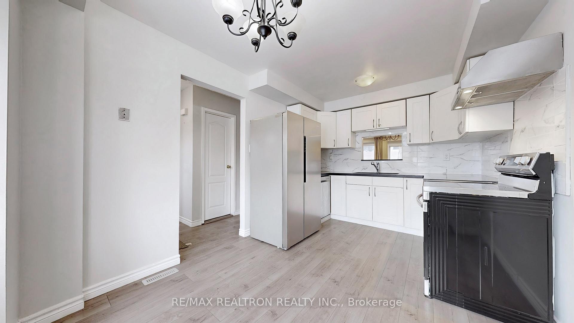 Photo 7 of Unit 60, 2079 The Collegeway Way, Mississauga, Erin Mills — HOMEH