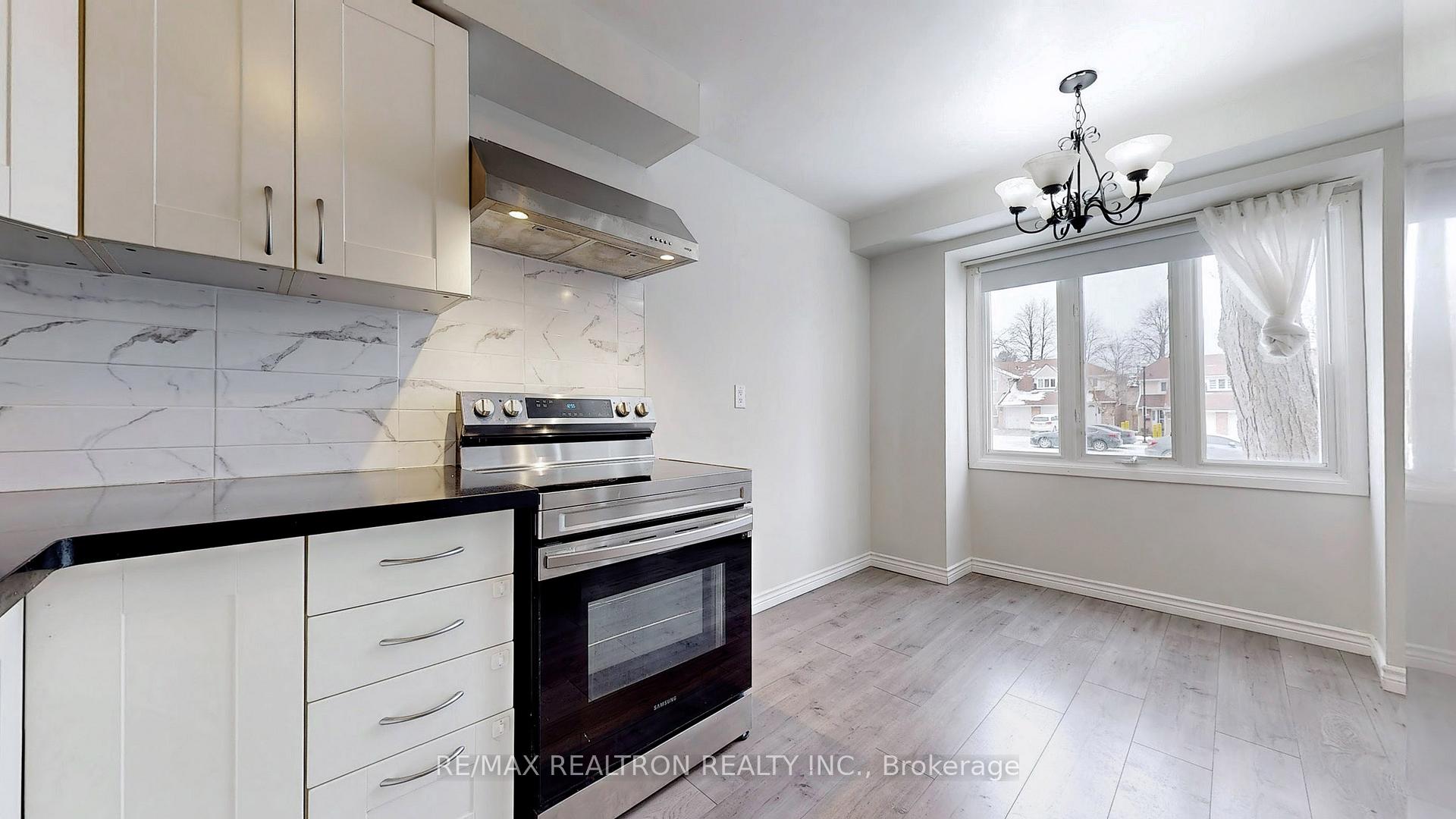 Photo 10 of Unit 60, 2079 The Collegeway Way, Mississauga, Erin Mills — HOMEH