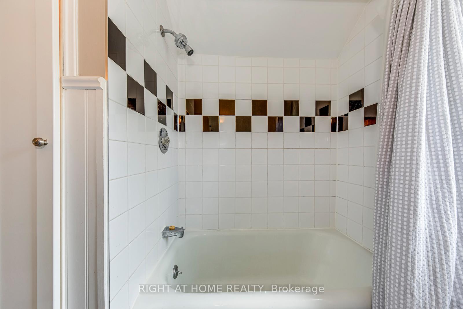 Photo 29 of 24 Mill Street N, Brampton, Downtown Brampton — HOMEH