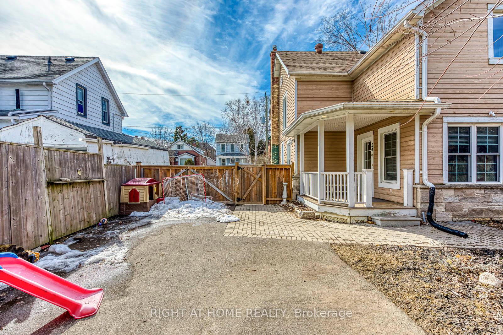 Photo 37 of 24 Mill Street N, Brampton, Downtown Brampton — HOMEH