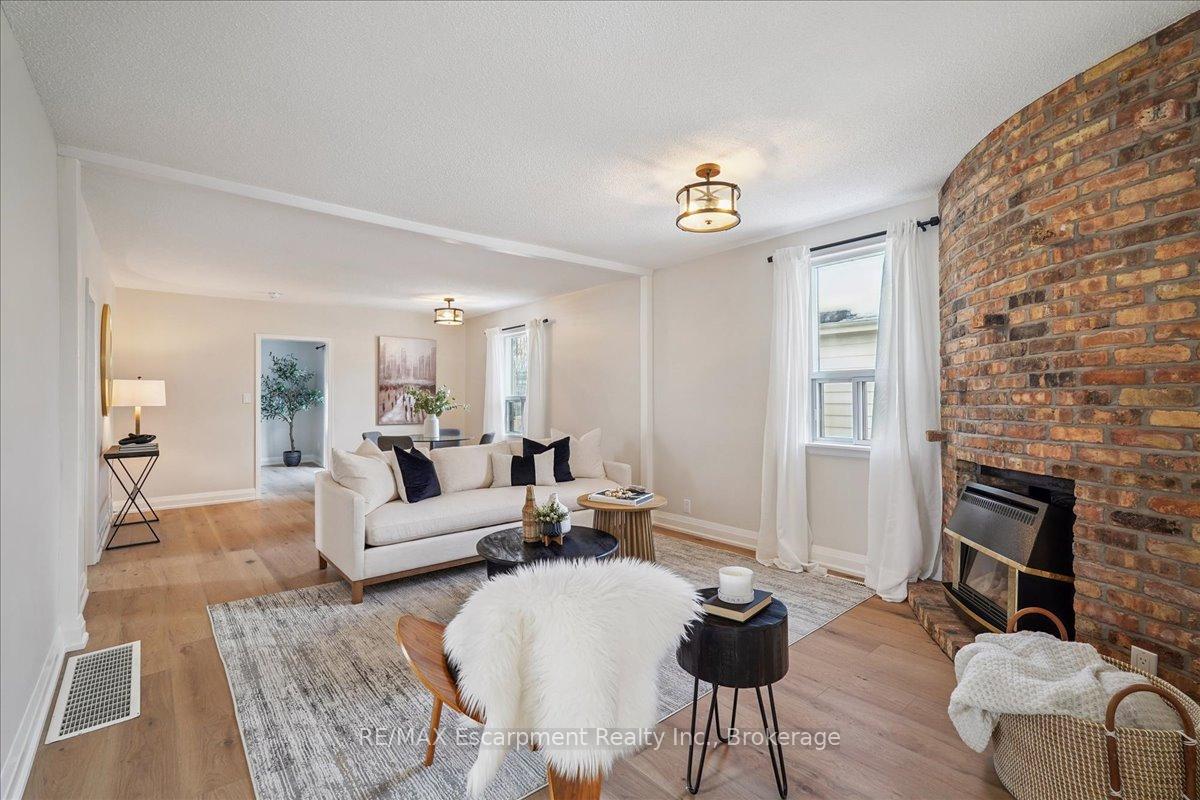 Photo 6 of 135 Deane Avenue, Oakville, Central — HOMEH