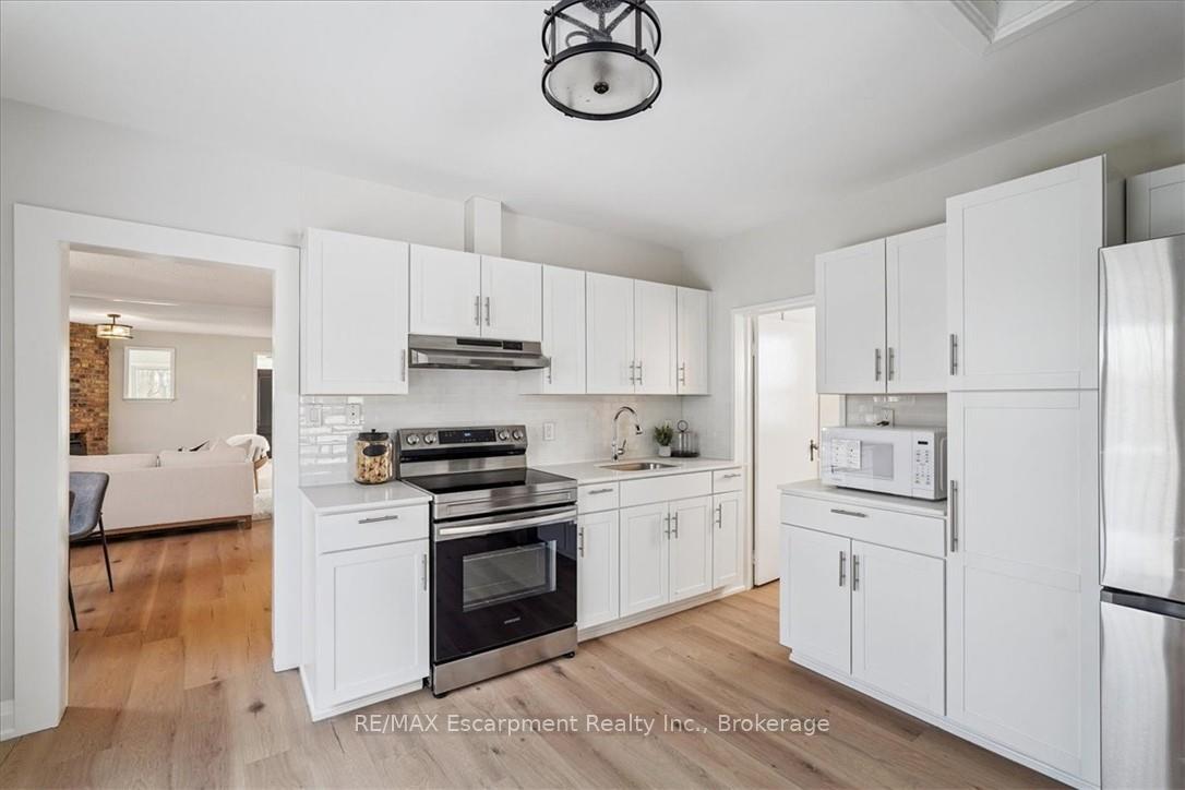 Photo 10 of 135 Deane Avenue, Oakville, Central — HOMEH