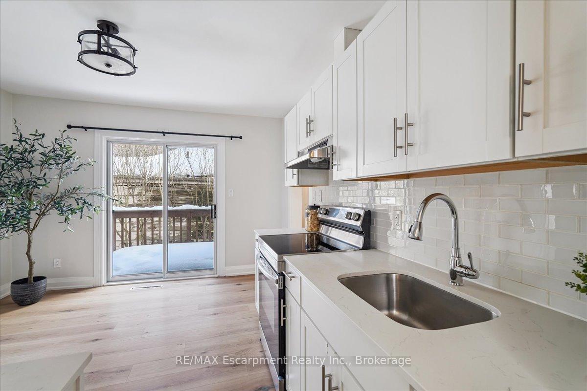 Photo 11 of 135 Deane Avenue, Oakville, Central — HOMEH
