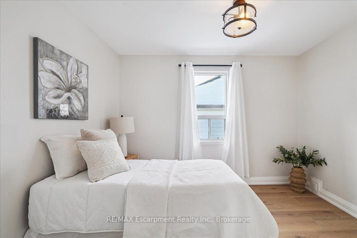 Photo 13 of 135 Deane Avenue, Oakville, Central — HOMEH