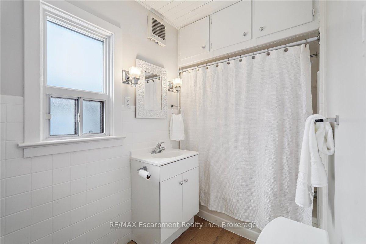 Photo 14 of 135 Deane Avenue, Oakville, Central — HOMEH