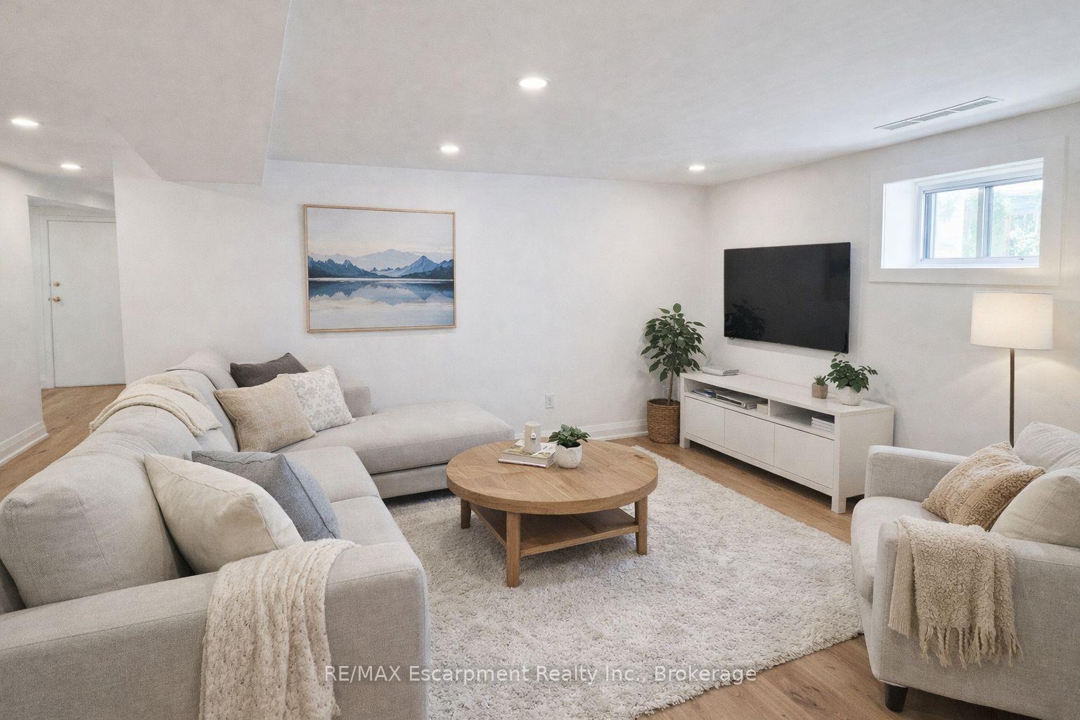 Photo 18 of 135 Deane Avenue, Oakville, Central — HOMEH