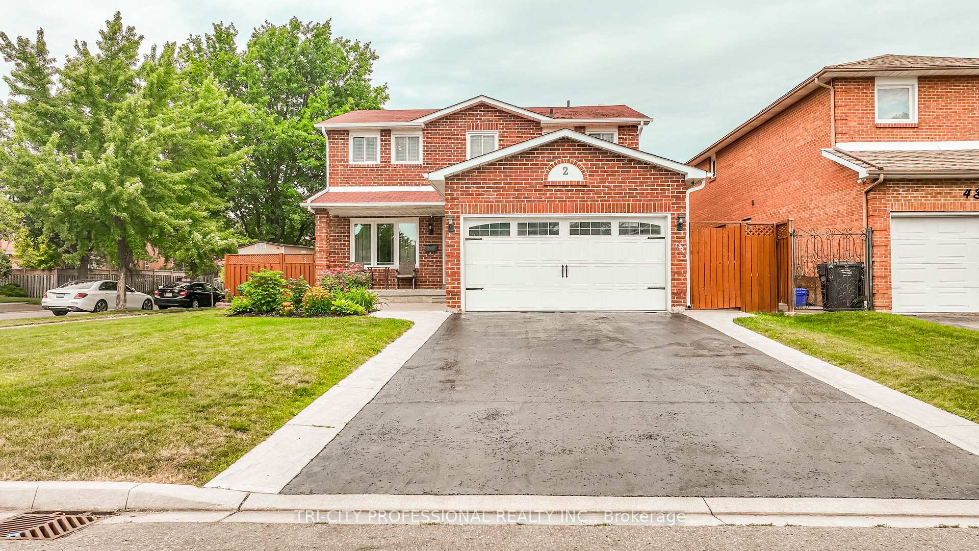 Photo 1 of 2 Burnley Place, Brampton, Heart Lake West — HOMEH