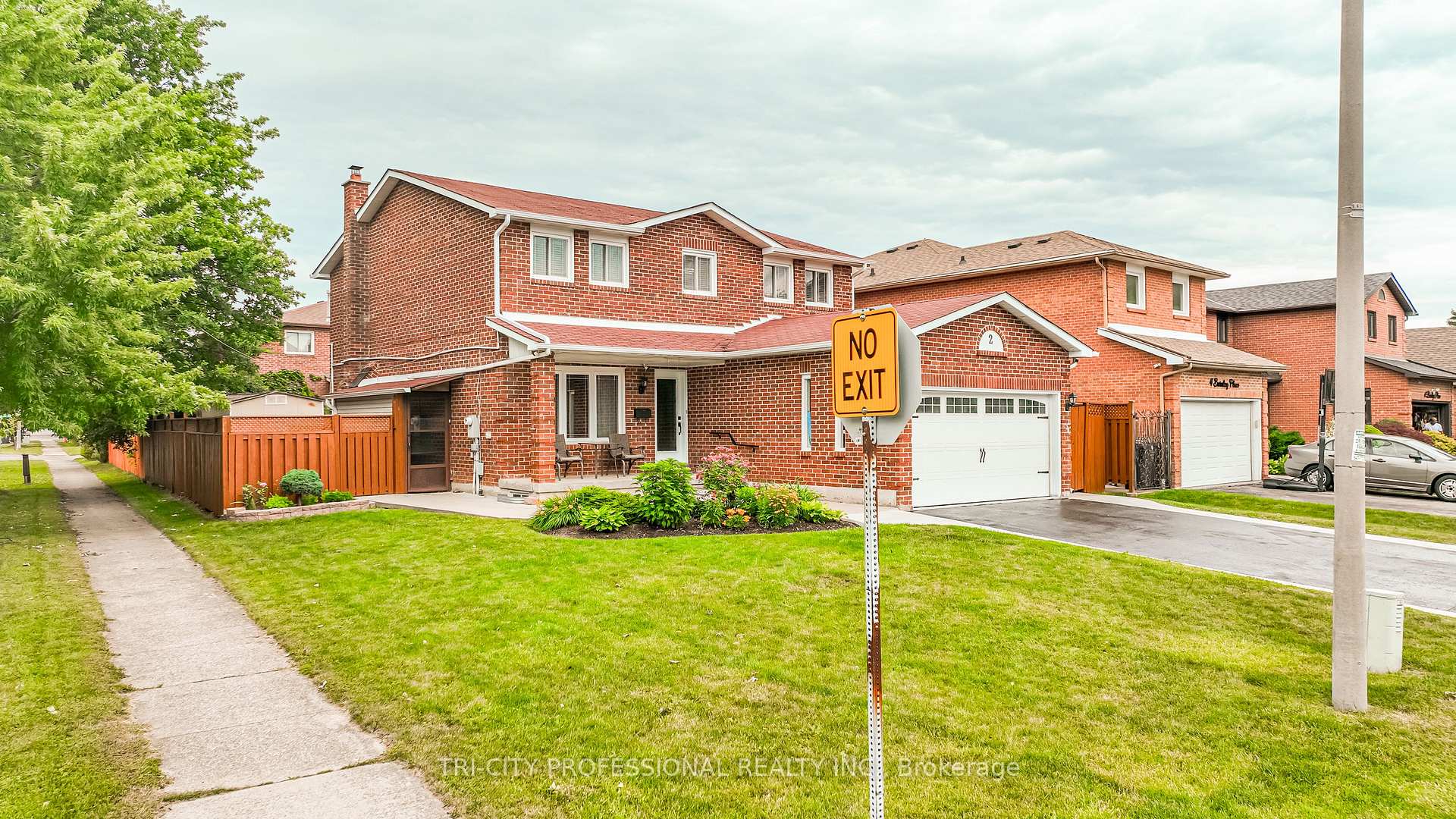 Photo 2 of 2 Burnley Place, Brampton, Heart Lake West — HOMEH