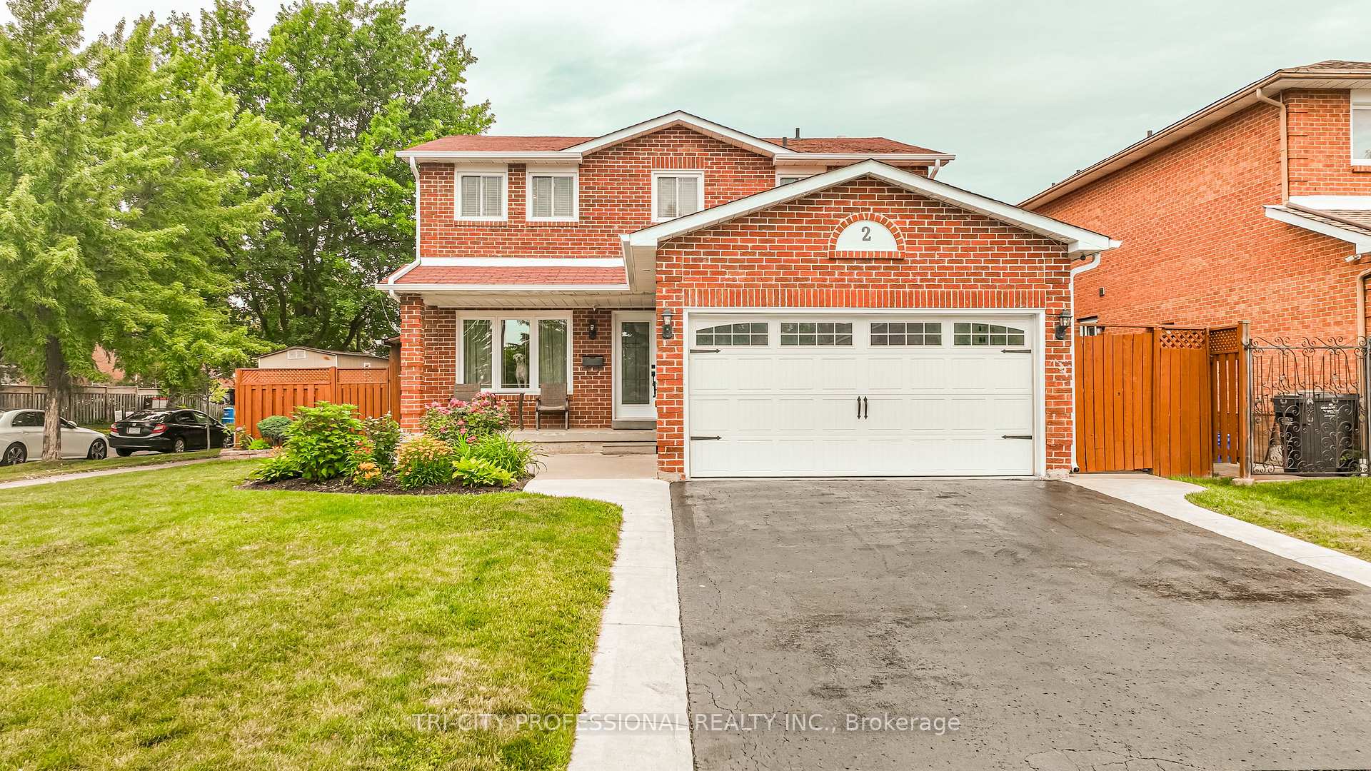 Photo 4 of 2 Burnley Place, Brampton, Heart Lake West — HOMEH