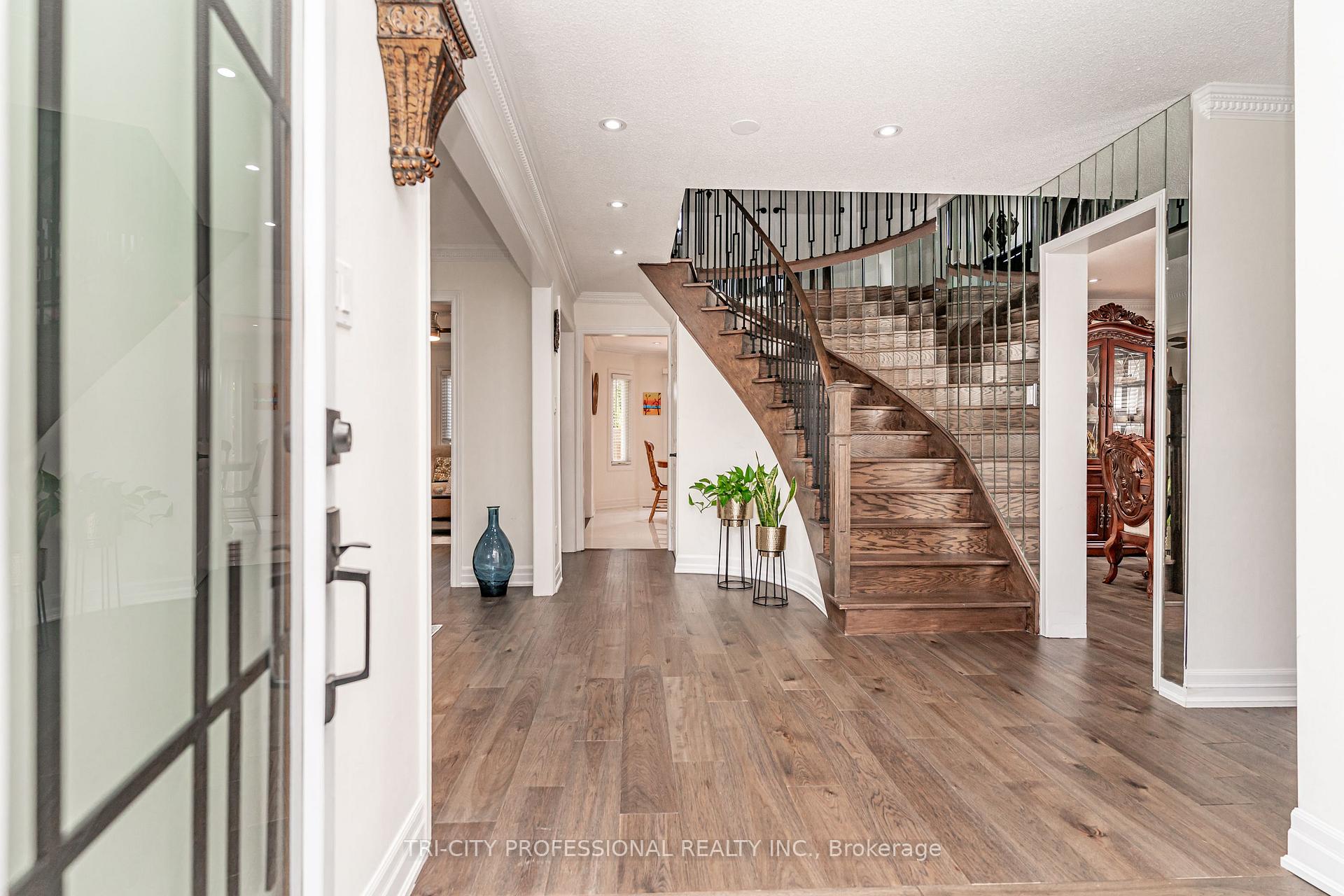 Photo 6 of 2 Burnley Place, Brampton, Heart Lake West — HOMEH