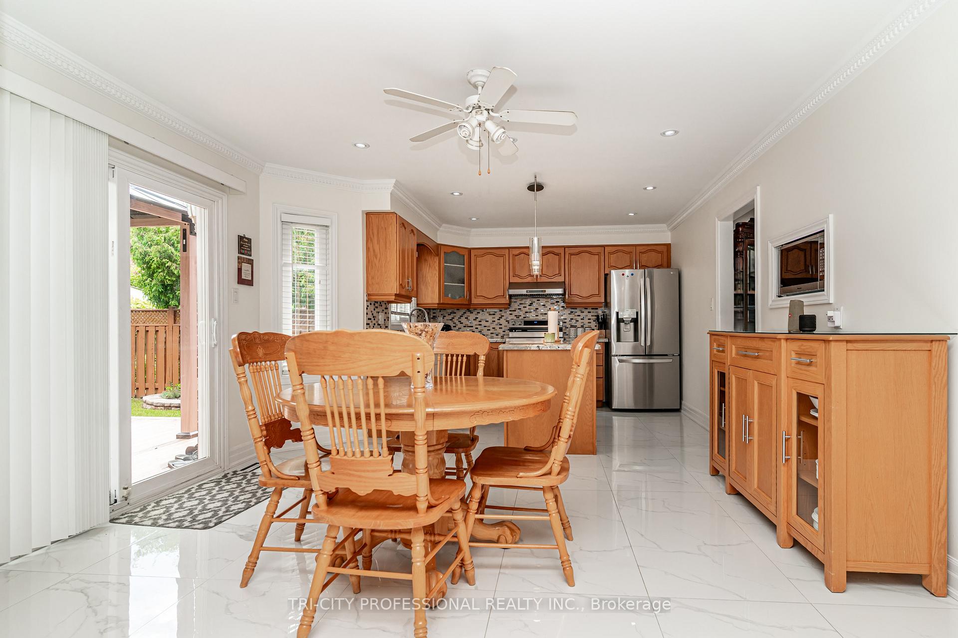 Photo 13 of 2 Burnley Place, Brampton, Heart Lake West — HOMEH