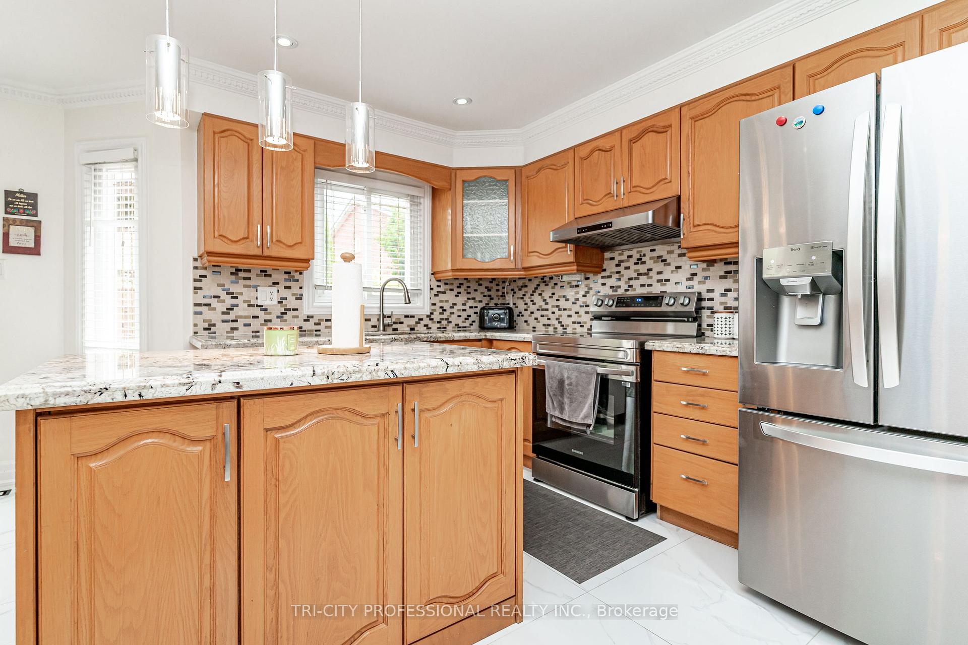 Photo 14 of 2 Burnley Place, Brampton, Heart Lake West — HOMEH