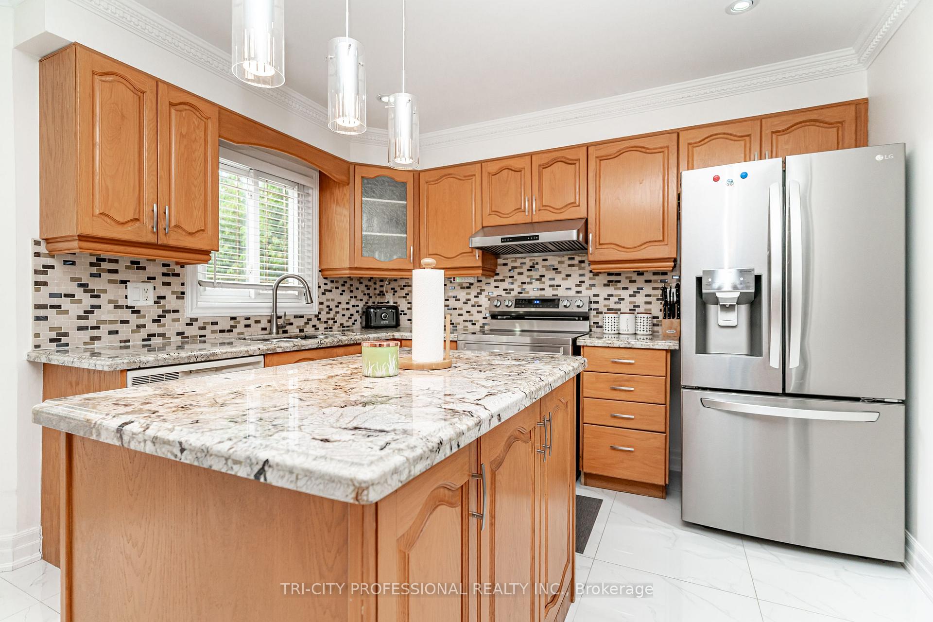 Photo 15 of 2 Burnley Place, Brampton, Heart Lake West — HOMEH