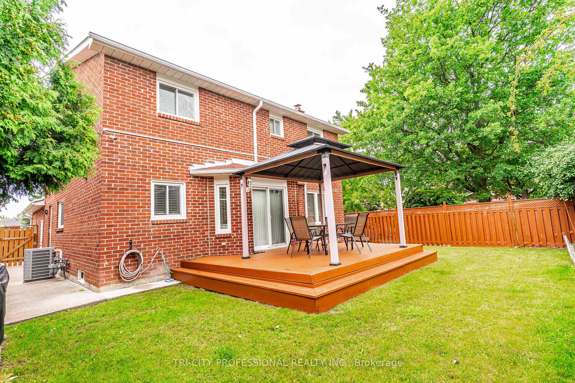 Photo 44 of 2 Burnley Place, Brampton, Heart Lake West — HOMEH